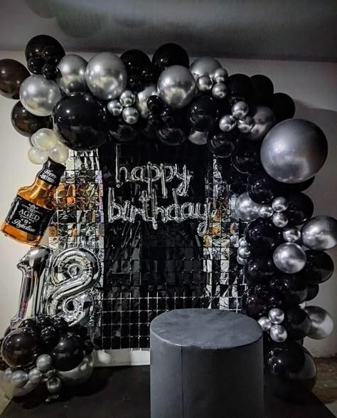 Gray Party Decorations, Birthday Decor For Him, Birthday 25, Small Birthday Parties, Black Party Decorations, Birthday Decorations At Home, 18th Birthday Decorations, 17th Birthday Ideas, 40th Birthday Party Decorations