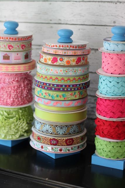 Need some for all my trim! Ribbon Holders, Ribbon Storage, Thrifty Diy, Scrapbook Organization, Dream Craft Room, Studio Office, Sewing Room Organization, Thrifty Decor, Scrapbook Room