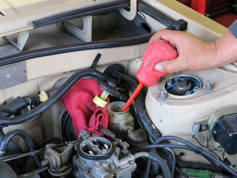 For all of you DIYers, we've put together five ways to get bleed old brake fluid and air from the system and replace with fresh stuff. Cylinder Seal, Person Sitting, Pump It Up, Compressed Air, Brake Fluid, Small Bottles, Automotive Repair, 5 Ways, Two By Two