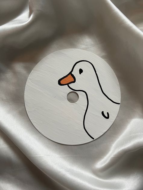 Duck cd art 💿 Painted Cds Ideas, Cd Boyama Aesthetic, Sidi Boyama, Painting Cd Ideas, Dvd Painting Ideas, Cd Painting Aesthetic Easy, Cd Art Easy, Cd Painting Ideas Easy, Painting On Cd