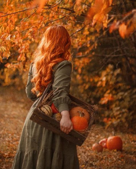 Autumn Princess Aesthetic, Fall Witch Aesthetic, Autumn Witch Aesthetic, Cottagecore Fall Aesthetic, Antique Cottagecore, Cottage Core Fall, Witch Autumn, Halloween Cottagecore, Autumn Shoot