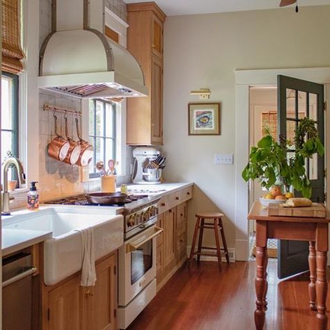 Erin Napier (@erinapier) • Instagram photos and videos Hgtv Home Town Kitchens, Home Town Hgtv Kitchen, Erin Napier Design, Benjamin Moore Misty Air, Erin Napier Kitchen, Craftsman Home Kitchen, Microwave Hidden, Hgtv Hometown, Hometown Hgtv