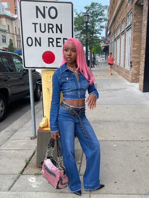 Pink hair denim jean denim shirt darkskin Jaida Bunni Aesthetic, Jaidabunni Outfits, Bunny Core Aesthetic, Jaida Bunni, Core Aesthetic Outfits, Fruitful Fashion, Ethereal Women, Denim Photoshoot, Funny Feeling