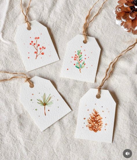 Watercolor Tags Diy, Easy Watercolor Christmas Cards Tutorial, Watercolour Christmas Gift Tags, Christmas Gift Tags Watercolor, Christmas Watercolor Gift Tags, Watercolour Christmas Tags, Watercolour Gift Tags, Watercolor Gift Tags Christmas, Watercolour Christmas Cards Ideas