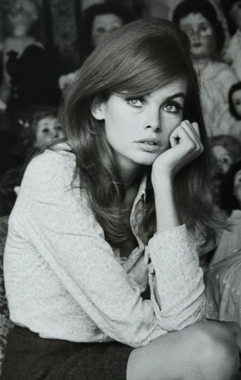 Jean Shrimpton Hair, 60s Girl, Jean Shrimpton, David Bailey, Swinging London, Gamine Style, Classic Girl, American Model, Human Poses