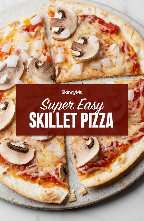 This tasty skillet pizza calls for just 5 simple ingredients, and is guaranteed to satisfy without compromising your health and clean-eating goals! Bland Diet Recipes, Meal Ready To Eat, Electric Skillet Recipes, Skillet Pizza, Healthy Pizza Recipes, Easy Skillet, Clean Eating Lifestyle, Craving Pizza, Healthy Pizza