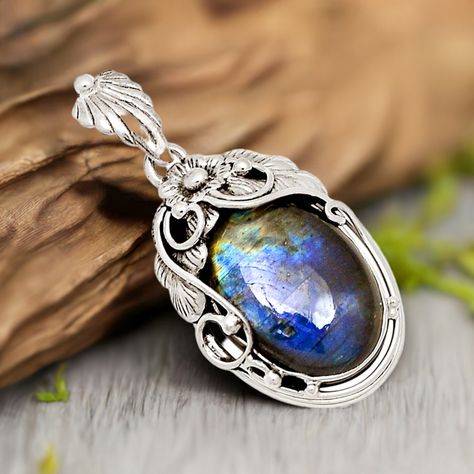 #labradorite #labradorite #labradoritestone #labradoritestones #labradoritejewelry #labradoritependant #labradoritenecklace #labradoritejewellery #sterlingsilver #sterlingsilverjewelry #sterlingsilvernecklace #sterlingsilverjewellery #sterlingsilver925 #sterlingsilverpendant #jewelry #jewelrygram #jewelrylover #jewelrymaking Gemstone Pendants, Fine Silver Jewelry, Cabochon Jewelry, Labradorite Pendant, Elegant Accessories, Fine Silver, Gemstone Pendant, Labradorite, Sterling Silver Jewelry