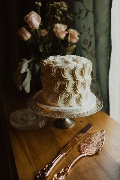 English Garden Inspired Backyard Wedding in Indiana #englishgardenwedding #gardenweddingcake #englishgardenweddingcake #secretgardenwedding #secretgardenweddingcake #secretgardenweddingideas #vintageweddingcake Princess Wedding Cakes, Different Wedding Cakes, Destination Wedding Reception, Garden Wedding Cake, Planning A Small Wedding, Boho Wedding Cake, Dream Wedding Reception, Romantic Wedding Receptions, Dessert Bar Wedding