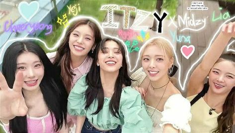 Itzy Wallpaper Ipad, Itzy Pc Wallpaper, Kpop Keyboard Wallpaper, Midzy Aesthetic, Keyboard Backgrounds, Ryujin Yuna, Itzy Wallpaper, Pop Wallpaper, Kpop Backgrounds