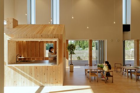 TN Nursery  / HIBINOSEKKEI + Youji no Shiro, © Studio Bauhaus, Ryuji Inoue Daycare Design Ideas, School Cafe, Kindergarten Design, Hospital Interior, Education Architecture, Education Design, Japanese Architecture, House Roof, Nursery Inspiration