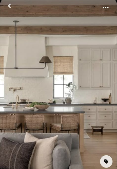 Kitchens Design, Diy Backsplash, Dream Kitchens, Kitchen Farmhouse, Little Kitchen, Open Kitchen, White Cabinets, Elle Decor, Home Decor Kitchen