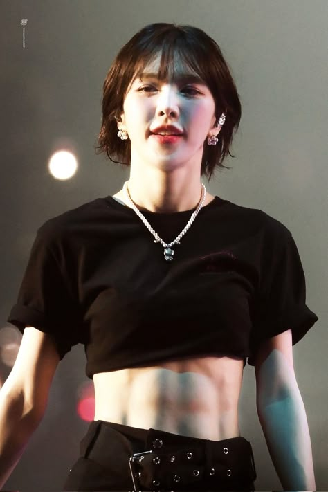 Red Velvet 4th Concert "R to V" Rv Wendy, Red Velvet Wendy, Velvet Aesthetic, Abs Women, Wendy Red Velvet, Korean Model, Girls In Love, Olaf, Concert Outfit