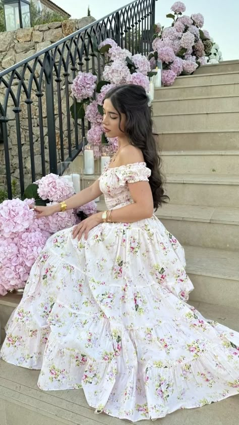 Amanda Diaz Outfits, El Salvador Outfit Ideas, Romantic Vintage Outfits, Modest Birthday Outfit Ideas For Women, Coquette Modest Outfit, Cute Photoshoot Outfits, Pink Birthday Shoot, Dress Picture Ideas, Grocery Store Outfit