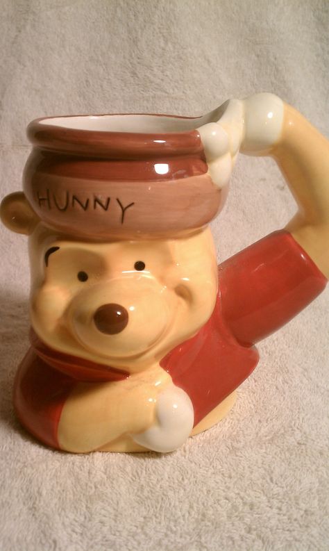 Winnie the Pooh Mug Winnie The Pooh Mug, Disney Coffee Mugs, Disney Cups, Disney Mugs, Winnie The Pooh Friends, Christmas Cup, Pretty Mugs, Soup Mugs, Tassen Design