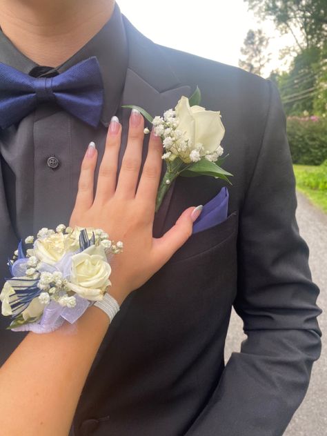 Blue Prom Couple, Prom Corsage Blue, Blue Corsage, Couple Prom, Homecoming Poses, Hoco 2024, Prom Trends, Homecoming Corsage, Prom For Guys