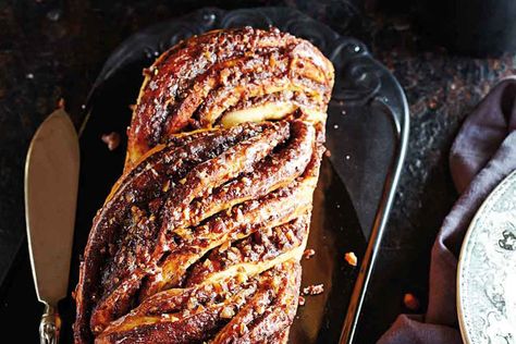 Chocolate, cinnamon Pecan Babka, Cinnamon Babka, Chocolate Caramel Slice, Spicy Chocolate, Babka Recipe, Decadent Chocolate Desserts, Chocolate Garnishes, Chocolate Babka, Caramel Slice