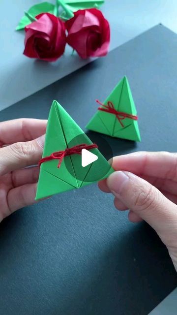 Paper Craft Ideas on Instagram Oragami Christmas, Paper Christmas Gifts, Handmade Christmas Gifts Diy, Paper Folding Techniques, Paper Folding Crafts, Diy Christmas Presents, Folding Paper, Paper Craft Ideas, Noel Diy