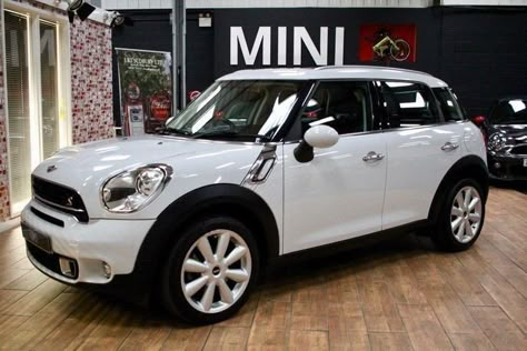 Mini Cooper Country, White Mini Cooper, Moodboard White, Mini Cooper Custom, Mini Cooper Convertible, Car Life, Dream Cars Mercedes, Mini Cooper Countryman, Cooper Countryman