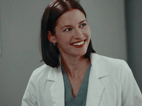 Grey Short Hair, Kim Raver, Grey Hairstyles, Izzie Stevens, Grey Hair Over 50, Sarah Drew, Jackson Avery, Give Me A Break, Chyler Leigh