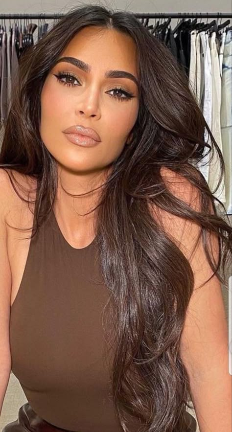 Kim Kardashian Makeup, Kim Kardashian Hair, Kardashian Hair, Brazilian Hair Bundles, Makijaż Smokey Eye, Glamour Makeup, Kim K, Brunette Hair, Brunette Hair Color