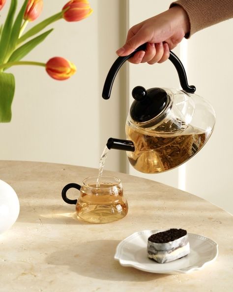 Warm up this season with our kettle set, perfect for brewing your favorite teas and adding a touch of elegance to your kitchen. Shop now and enjoy cozy moments all winter long! . . . #kettleset #teapot #kettle Art Of Tea, Glass Tea Set, Shoe Rack Living Room, Light Study, Ceramic Heater, Basket Lighting, Entryway Console Table, Glass Teapot, Cozy Moments