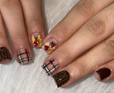 November Nails Ideas Short Square, Thanksgiving Nails For Kids Easy, Fall Nail Inspo Short Square Nails, Short Fall Sets Nails, Thanksgiving Nail Ideas Short, Thanksgiving Nails French, Plaid Nails Thanksgiving, Short Square Thanksgiving Nails, Fall Nails 2024 Short