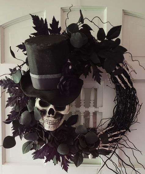 Skull Wreaths For Front Door Diy, Voodoo Halloween Wreath, Halloween Wreath With Skeleton, Haloween Wreathes Ideas, Creepy Halloween Wreaths Diy, Elegant Halloween Wreath, Grapevine Halloween Wreath, Skeleton Diy Projects, Skeleton Wreath Halloween