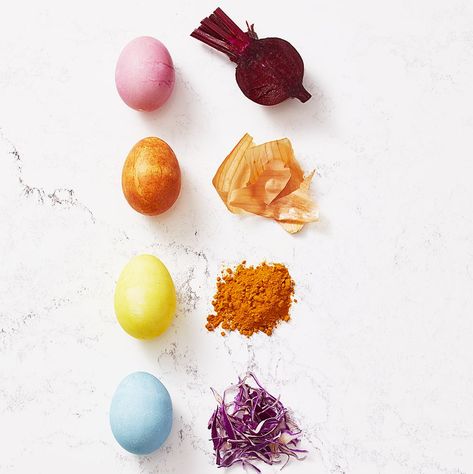 Nowruz Crafts, Natural Easter Eggs, Natural Food Dye, Naturally Dyed Easter Eggs, Adult Easter, Egg Dye, Easter Egg Dye, Easter Tablescapes, Easter Egg Designs