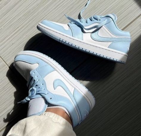 Jordan 1 Low Blue, Blue Tennis Shoes, Nike Shoes Blue, Nike Jordans, Gymnastics Shoes, Back To School Shoes, Preppy Shoes, Blue Jordans, Jordan Shoes Girls