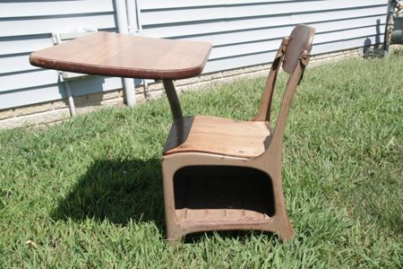 Painted Chairs Ideas, School Desk Ideas, Painted School Desks, School Desk Makeover, Vintage School Chairs, Old School Desks, Hand Painted Chairs, Old Desks, School Chairs