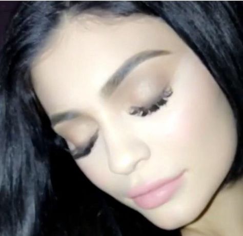 Kylie Jenner And Tyga, Good Night Angel, Life Of Kylie, Kylie Jenner Gif, Calabasas California, Public Display Of Affection, Rainy Sunday, Kylie J, Kylie Jenner Outfits