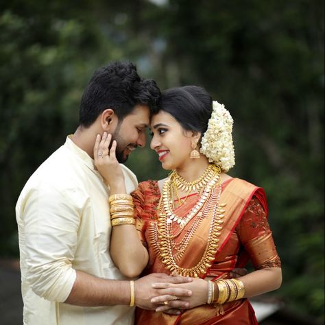 South Indian Wedding Couple Poses, South Indian Couple Photoshoot, Couple Traditional Poses, Reception Poses, Funny Wedding Poses, Wedding Photography Poses Bridal Party, Engagement Portraits Poses, Wedding Couple Photo, Traditional Couple