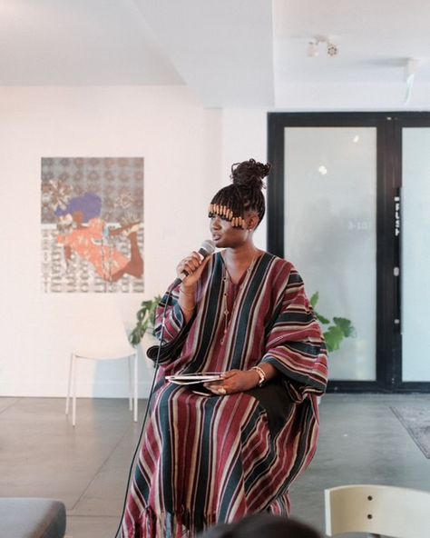 SWIPE FOR MORE MAGNIFICENCE 🤍 Our stunning customer recently wowed the crowd at an art exhibition in Toronto, where she performed her poetry in an elegant Abisoye Asooke kaftan, paired with the gorgeous braids I styled for her. She looked regal and radiant, turning heads with her graceful presence. You can achieve this same show-stopping look for just 45,000 Naira #fashionblogger #fashion #asookestyles #regal #luxury Traditional Festive Kaftan With Cape Sleeves, Traditional Cape Style Festive Kaftan, Traditional Handmade Kaftan With Kimono Sleeves, Traditional Multicolor Kaftan With Kimono Sleeves, Traditional Cape-style Festive Kaftan, Ankara Dress Designs, Gorgeous Braids, Ankara Short Gown Styles, African Print Tops