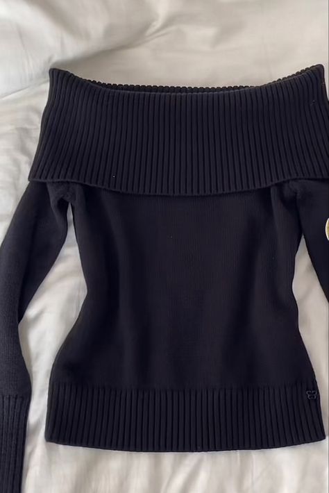 Off The Shoulder Black Sweater, Sweaters Aesthetic, Sweater Aesthetic, Tight Sweater, Cute Everyday Outfits, New Wardrobe, Dream Clothes, Preppy Style, Cute Shirts