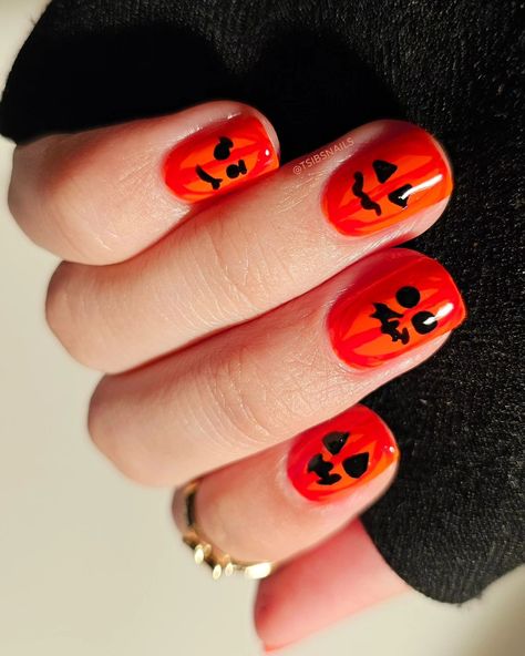 little jack-o-lanterns, recreated from @thenaillologist 🎃 Ft. @cirquecolors Superfreak Rust Jelly Memento Mori @sechenails Seche Vite Top Coat #jackolantern #pumpkin #fallcoded #simplenails #halloween #fall2024 #autumn #autumnal #nailinspo #shortnails #festivenails #naturalnails #torontonails #nailinspo #squarenails #nailpolish #nailstagram #halloween Simple easy jack-o-lantern nails. Get ready with me. Spooky halloween season inspired nails. Fun pumpkin short natural square nails. Shiny... Jack O Lantern Nails, Natural Square Nails, Seche Vite Top Coat, Nails Fun, Fun Pumpkins, Inspired Nails, Get Ready With Me, Festival Nails, Square Nails