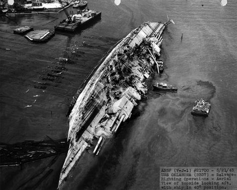 Pearl Harbor 1941, Remember Pearl Harbor, Uss Oklahoma, Us Battleships, December 7 1941, Pearl Harbour, Ship Wrecks, Battle Ships, Uss Arizona