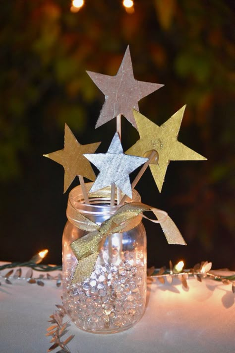 Gold Star Table Decorations, Star Themed Table Decor, Shoot For The Stars Party Theme, A Night With The Stars Theme, Under The Stars Sweet 16 Centerpieces, Starry Night Table Decor Centerpieces, Starry Night Prom Centerpieces, Starry Night Centerpieces Diy, Starry Night Prom Decorations Diy