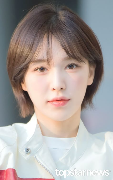 Wendy Airport, Short Hair For Chubby Faces, Bob Pendek, Short Red Hair, Korean Short Hair, Really Short Hair, Asian Short Hair, Hair Inspiration Short, Wendy Red Velvet