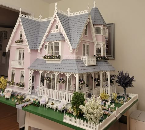 Pretty Doll House, Coquette House Exterior, Dollhouse Exterior, Dollhouse Aesthetic, Cute Dollhouse Exterior, Pink Dollhouse Aesthetic, Dolls House Pink, Pink Victorian Dollhouse, Victorian Dollhouse Miniatures