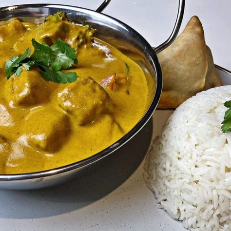 Easy Vegan Mango “Chicken” Curry Mango Chicken Recipes, Mango Chicken Curry, Mango Curry, Mango Chicken, Curry Recipes Indian, Curry Spices, Vegan Curry, Nutritious Diet, Indian Curry