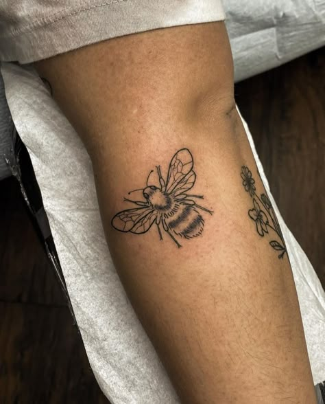 Bee And Comb Tattoo, Bee Tattoo On Elbow, Masculine Bee Tattoo, Pretty Bee Tattoo, Bee Tattoo Side View, Ladybug Elbow Tattoo, Matching Bumble Bee Tattoo, Tattoo Ideas Flowers Arm, Bubble Bee Tattoos