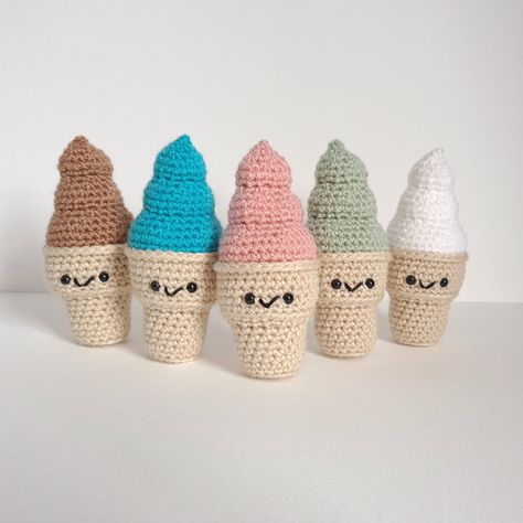 #AmiguruMay Day 20: Amazing shape ⠀⠀⠀⠀⠀⠀⠀⠀⠀ I love the shape of these ice cream cones, they actually look like the swirls! ⠀⠀⠀⠀⠀⠀⠀⠀⠀ Pattern by @knottooshabbycrochet ⠀⠀⠀⠀⠀⠀⠀⠀⠀ #AmiguruMay2024 #AmiguruMay2024Day20 #InstaCrochet #AmigurumiFood #CrochetIceCream Jay Crochet, Miniature Ice Cream, Summer Party Favors, Mini Ice Cream Cones, Handmade Plushies, Crochet Plush, Crochet Turtle, Crochet Shop, Pink Chocolate