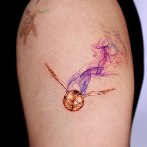 Golden Snitch Tattoo, Snitch Tattoo, Pixie Tattoo, Dark Mark Tattoos, Hogwarts Tattoo, Harry Potter Symbols, Charm Tattoo, Hp Tattoo, Magic Tattoo