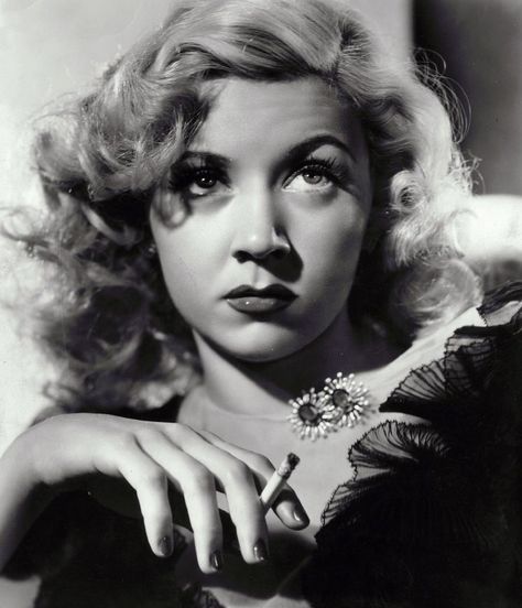 Film Noir Photos: The Eyes Have It: Gloria Grahame Gloria Grahame, Classic Film Stars, Noir Movie, Classic Movie Stars, Classic Actresses, Actrices Hollywood, Vintage Film, Good Girl, Golden Age Of Hollywood