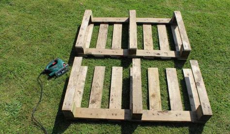 Tuto - Upcycling - Support vélo en palette à fabriquer soi-même - 18h39.fr Rack Velo, Support Velo, Bike Shed, Bike Storage, Pallet Table, Picnic Table, Pallet Coffee Table, Shed, Sweet Home