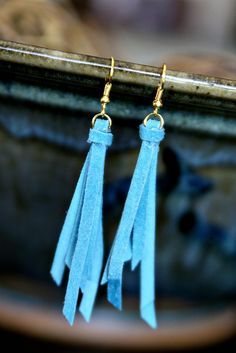 Diy Leather Tassel, Pendulum Earrings, Diy Tassel, Earrings Diy, Circle Earrings Studs, Homemade Jewelry, Diy Schmuck, Leather Tassel, Leather Diy