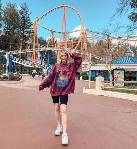 Outfit For Six Flags, What To Wear To Six Flags Outfit, Outfits To Wear To Six Flags, Six Flags Magic Mountain Aesthetic, Outfit Six Flags Mexico, Outfit Amusement Parks, Six Flags Photo Ideas, Six Flags Outfit Summer, Outfit Six Flags