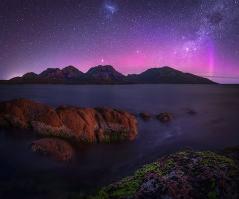 Southern Lights, Aurora Australis, Australia Map, Luxury Tents, Pink Curtains, Greece Islands, Moon Night, Travel Australia, The Northern Lights