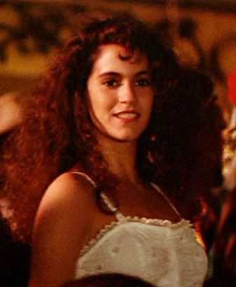 The Lost Boys, Star, aka Jamie Gertz 1987. I have spent my entire life wishing I looked like her. I am pretty sure if I were a teen od young adult in the 80s I would have had that hair. Jami Gertz 80s, Jamie Gertz, Jami Gertz, Orange Collage, Billy Wirth, Lost Boys Movie, Childhood Crushes, 1980s Films, Vampire Film