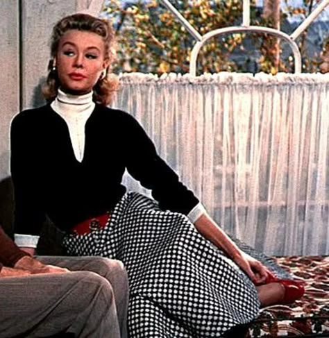 White Christmas Outfit, White Christmas Movie, Vera Ellen, Ellen White, Fashion City, Old Hollywood Movies, Movies Outfit, Black And White Skirt, Favorite Actors